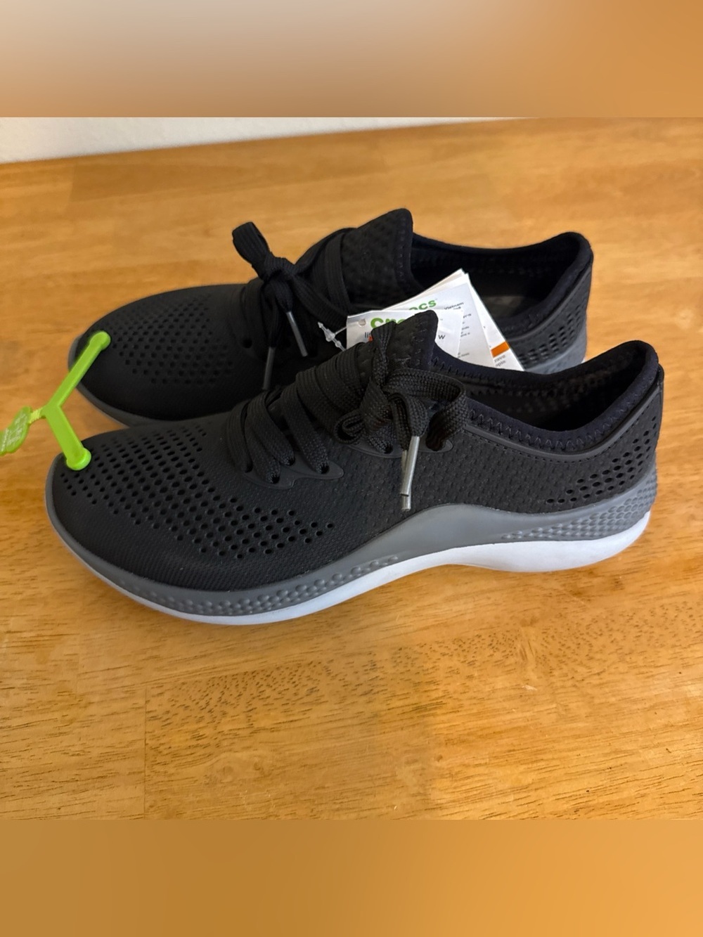 Crocs LiteRide 360 Pacer W Black Sneakers Womens Size 7 NEW - Picture 2 of 6
